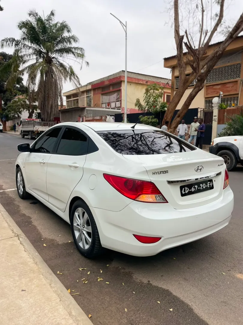 Hyundai Accent 8