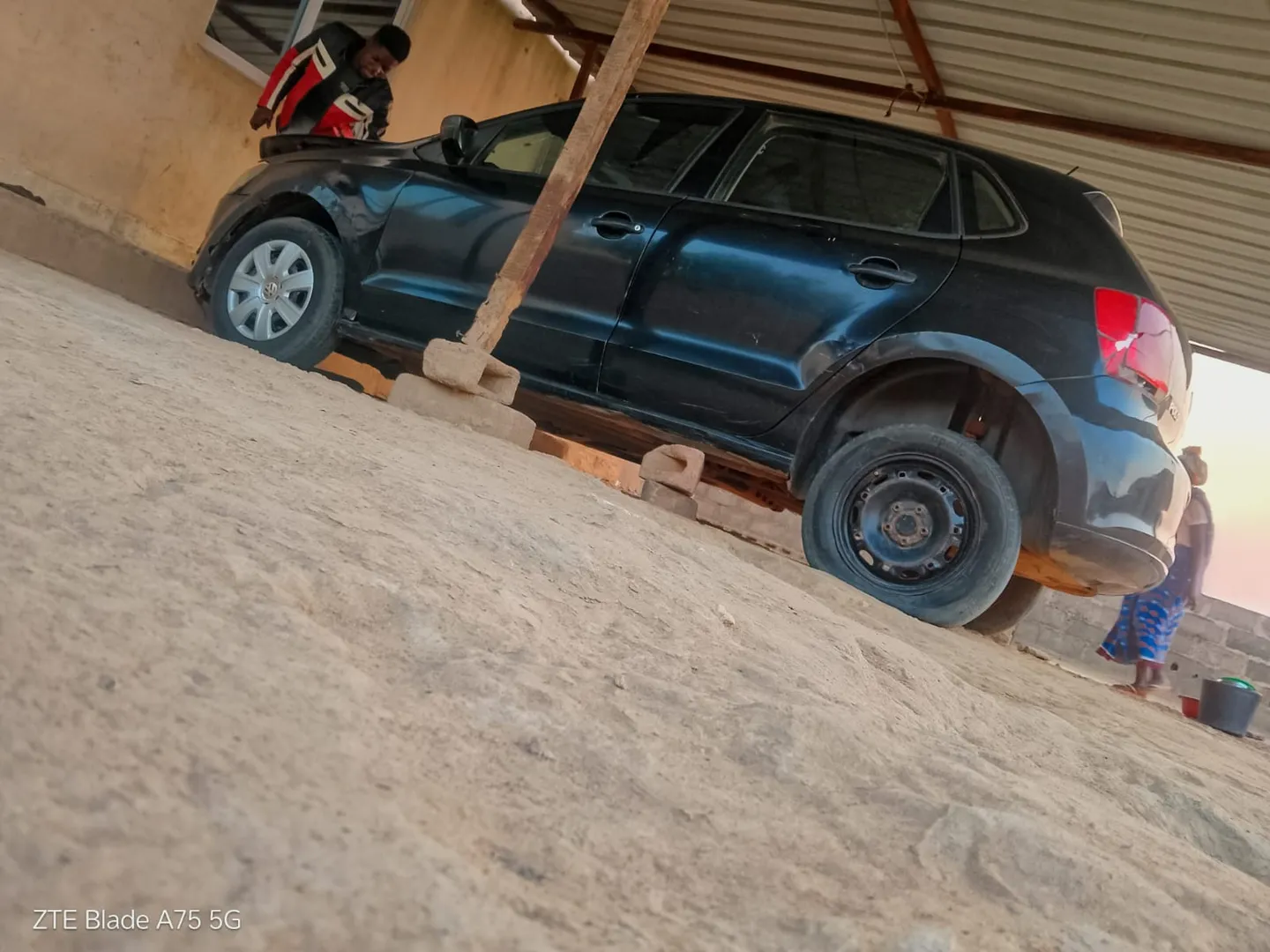 Vende-se Volkswagen polo por 5.000.000 kz 5
