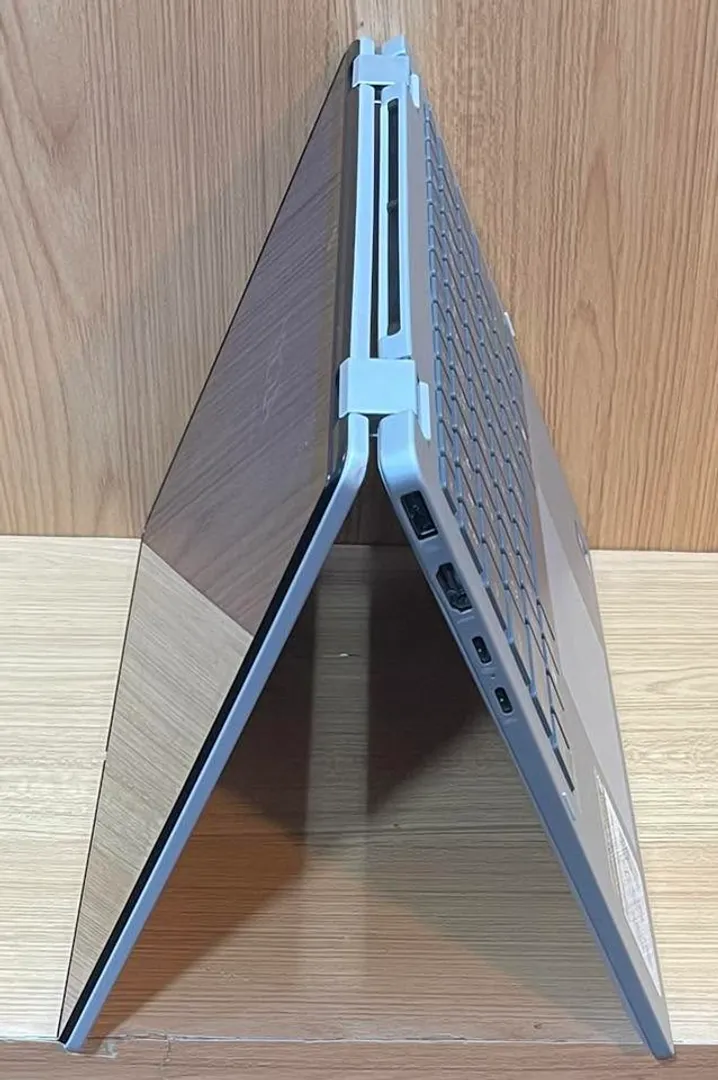 Super Máquina  HP OmniBook 5 Flip Intel Core 5 120U  Velocidade: 1.40  4