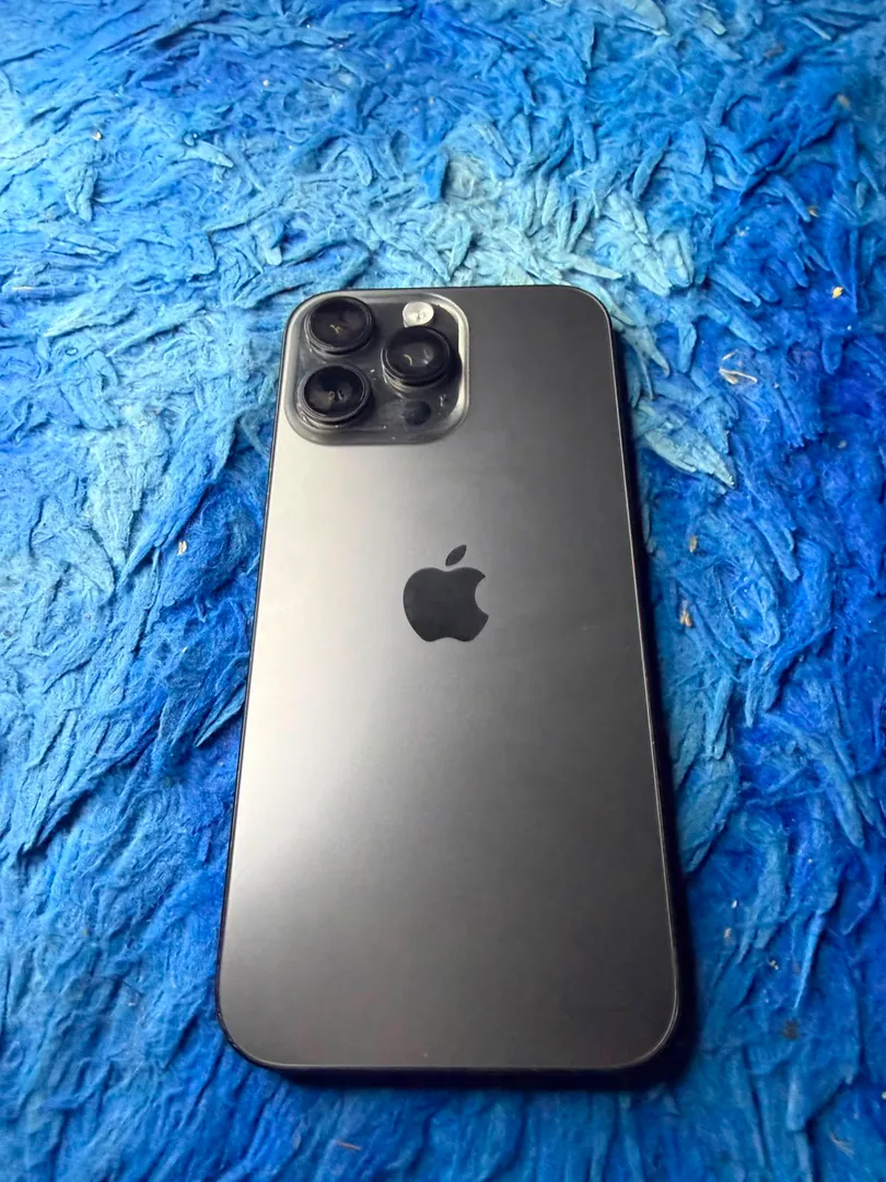iPhone 16  2