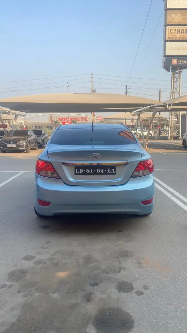  Hyundai Accent  5