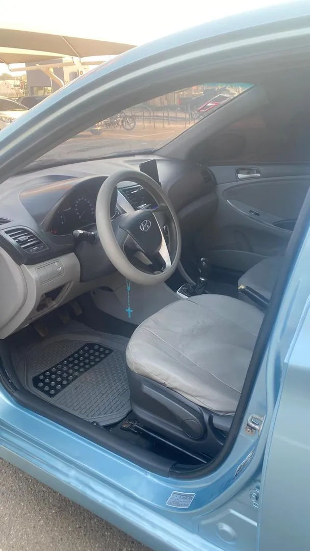  Hyundai Accent  9