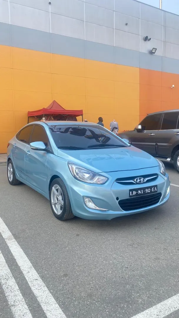  Hyundai Accent  1