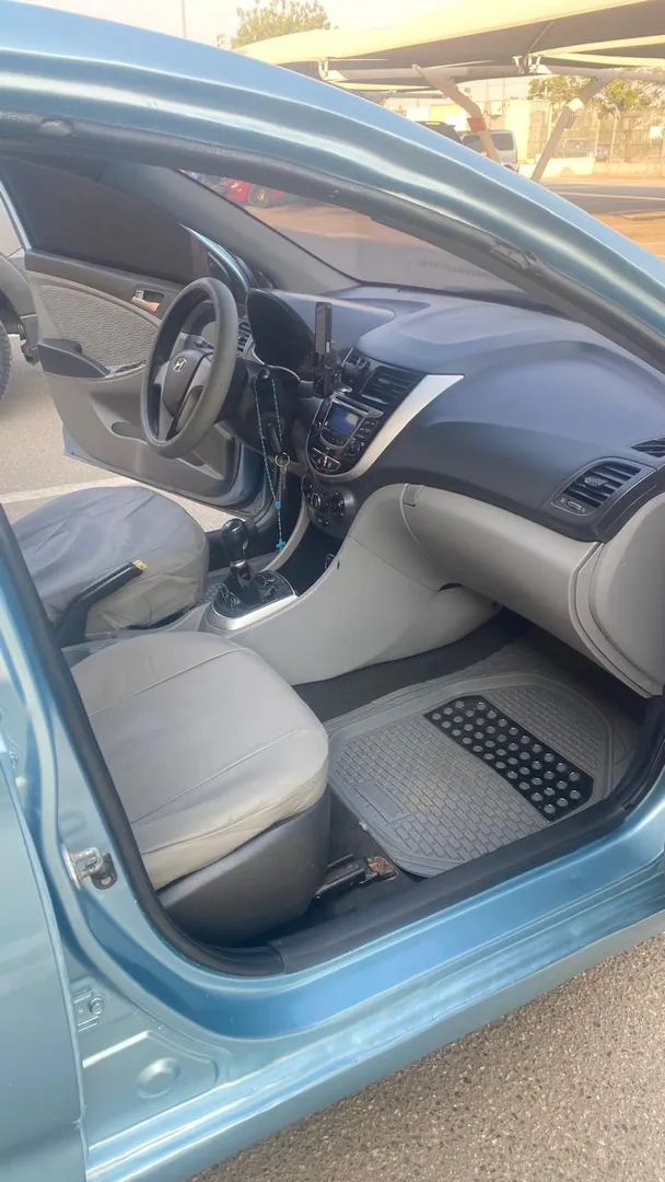  Hyundai Accent  6