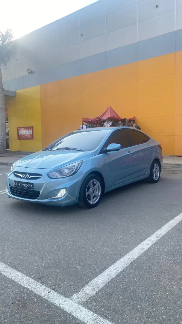  Hyundai Accent  7