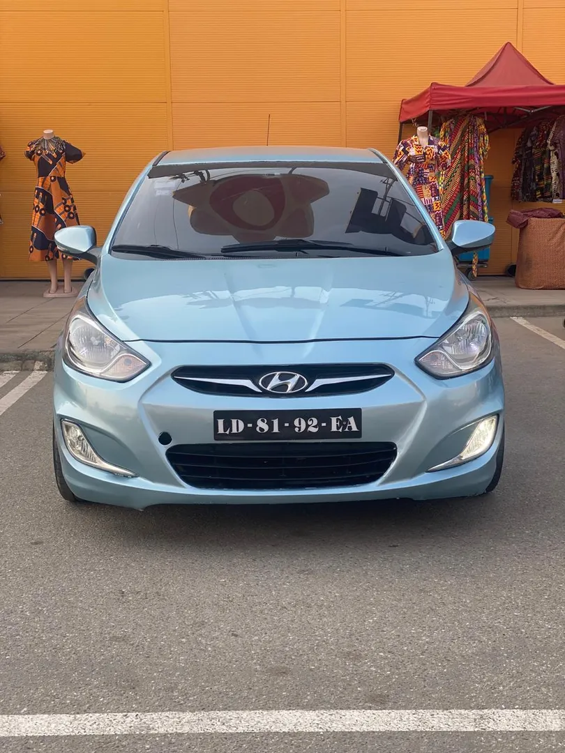  Hyundai Accent  3