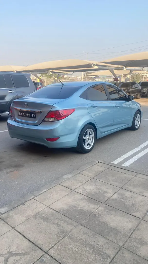  Hyundai Accent  2