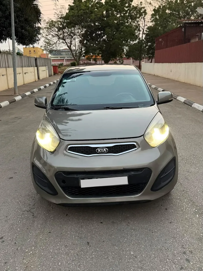 Kia Picanto 1.1 Automático  3