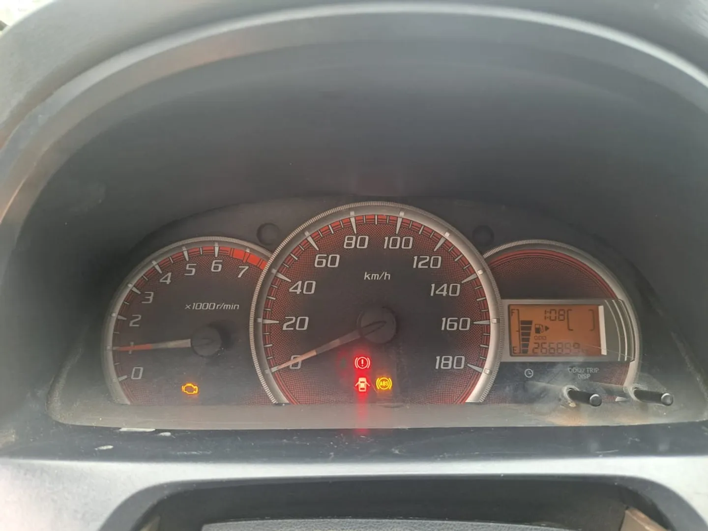 Toyota Avanza 4