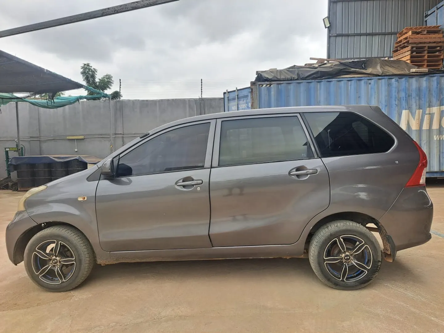 Toyota Avanza 6