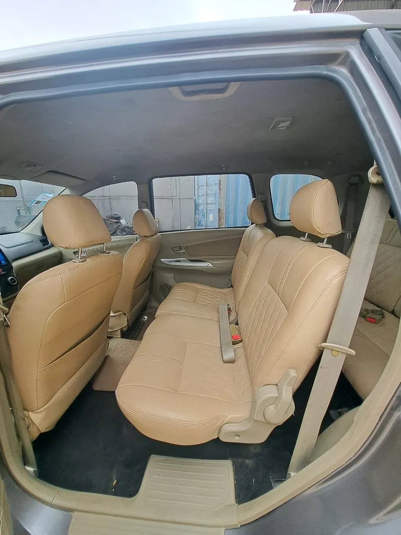 Toyota Avanza 8