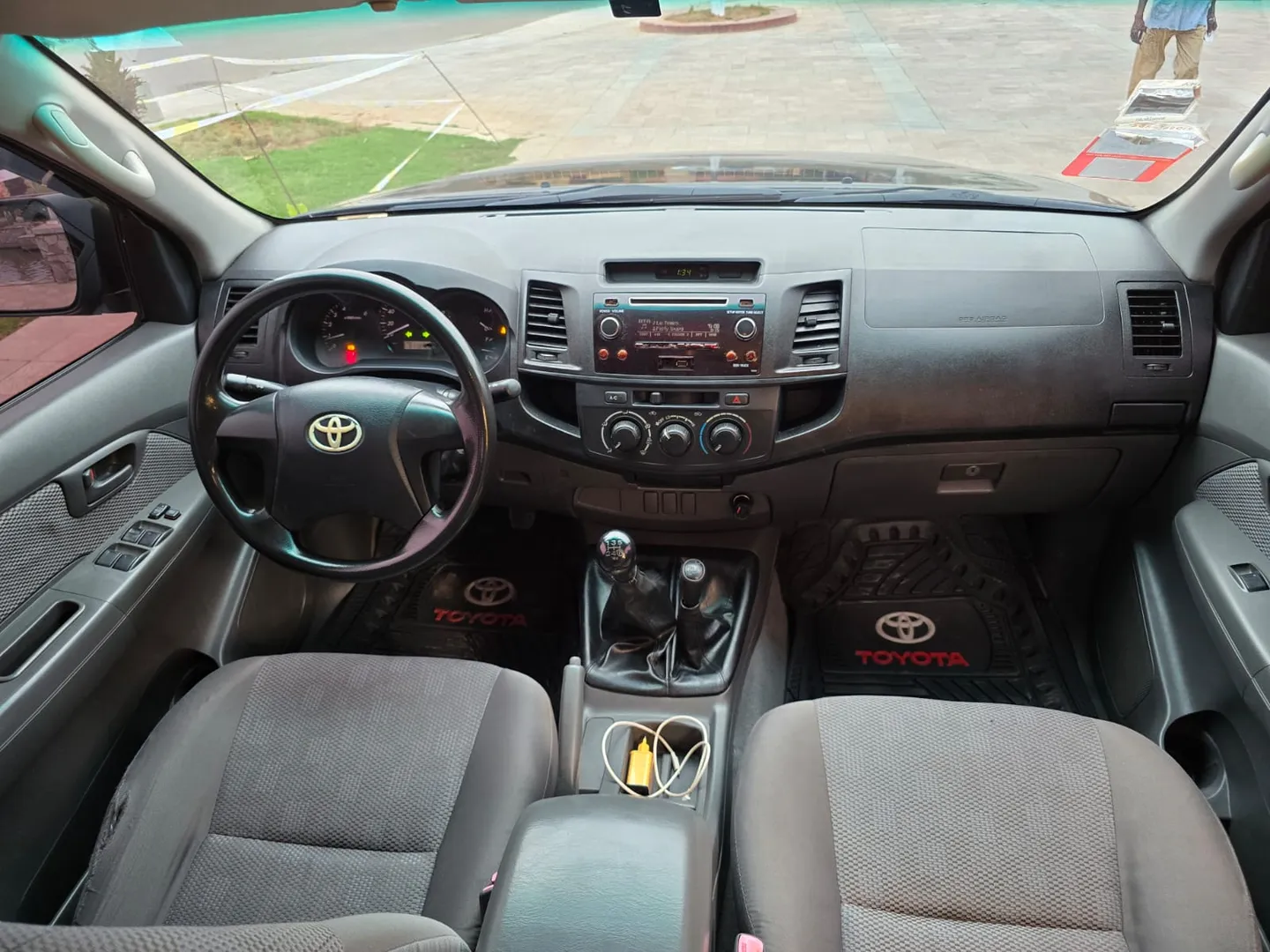TOYOTA HILLUX  2