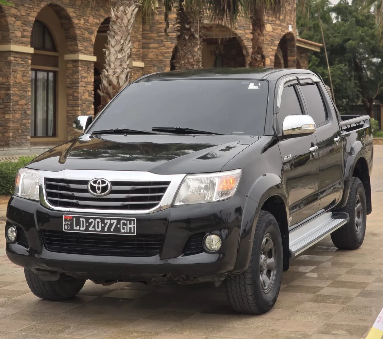 TOYOTA HILLUX  5