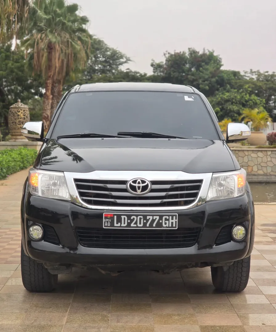 TOYOTA HILLUX  3