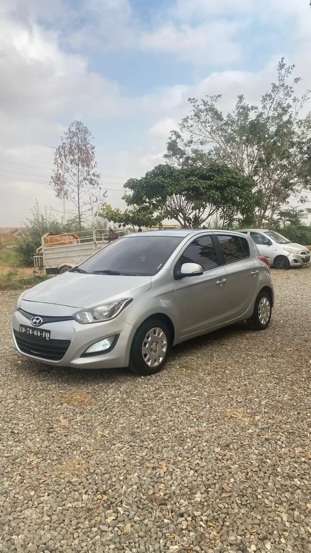 HYUNDAI i20 LIMPO 6