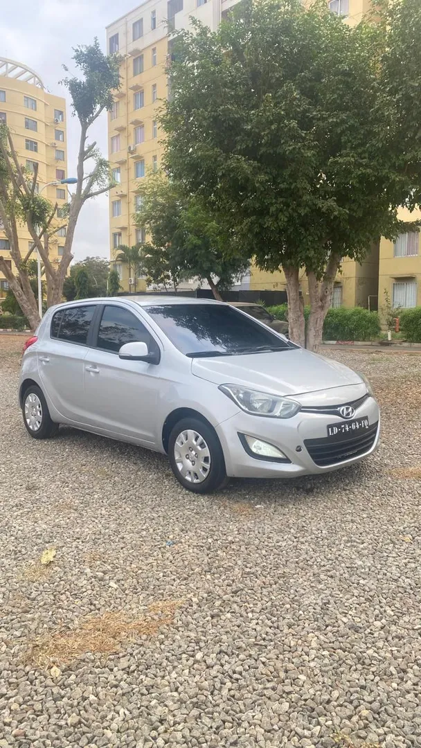 HYUNDAI i20 LIMPO 4