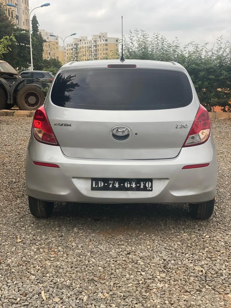 HYUNDAI i20 LIMPO 2