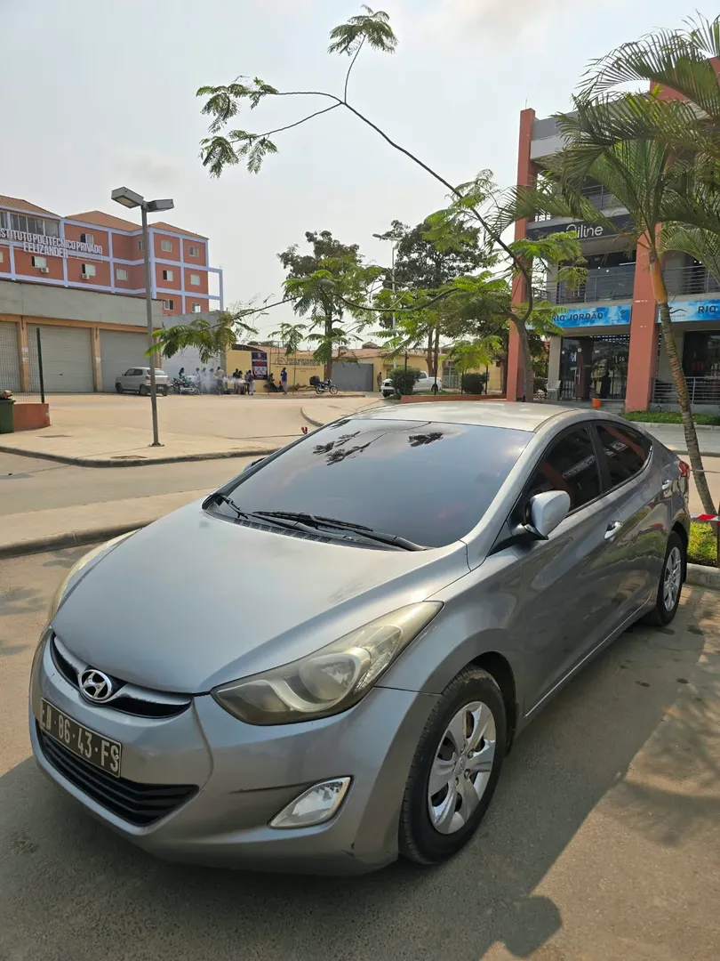 HYUNDAI ELANTRA 4