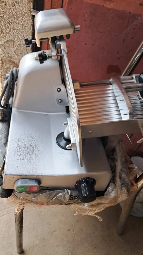 Máquina elétrica de fatiar alimentos em fatias 2