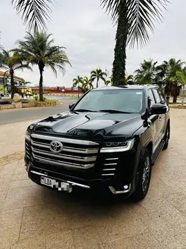 Toyota Land Cruiser V8 2026