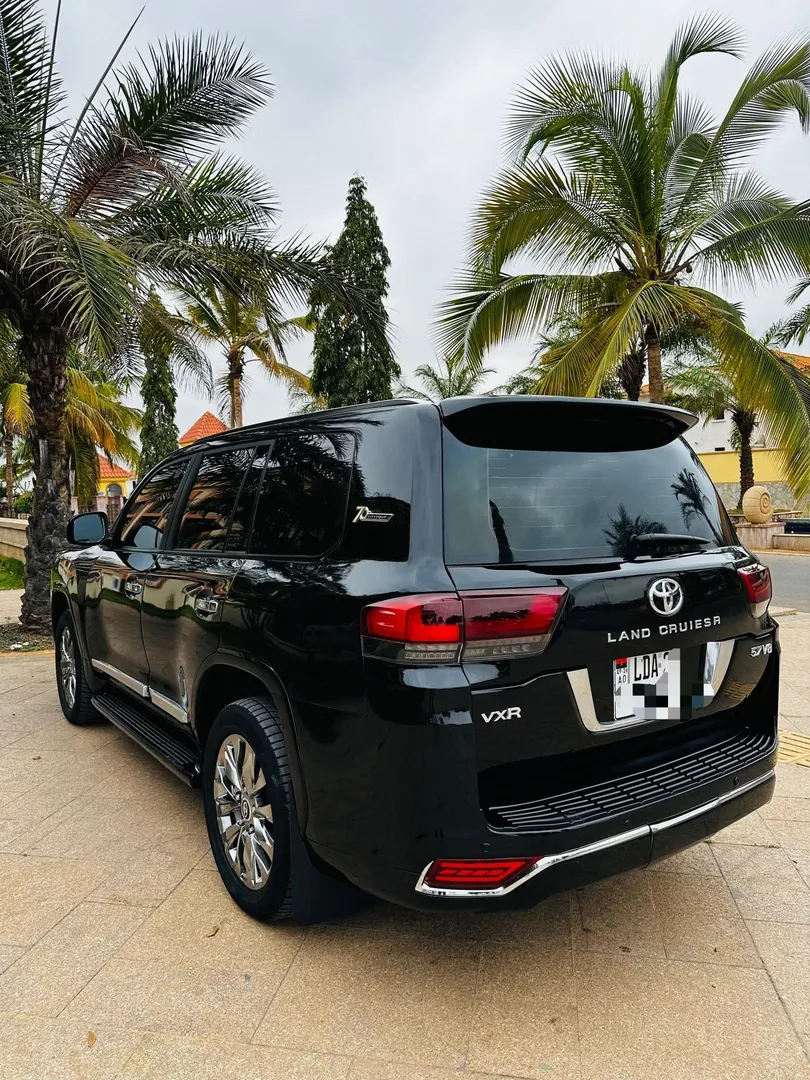 Toyota Land Cruiser V8 2026 2