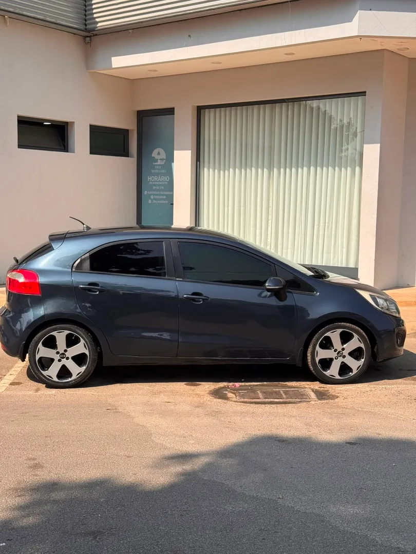 Kia Rio  5