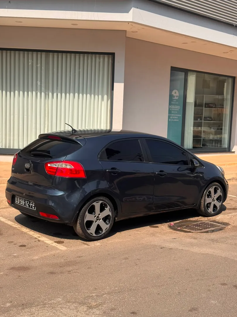 Kia Rio  4