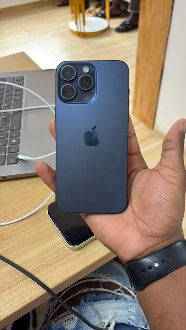 iPhone 16 pro max novo 2