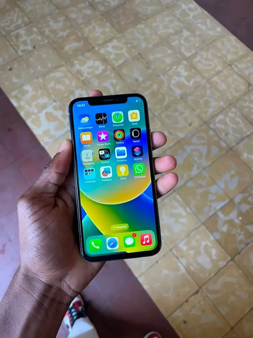 iPhone x normal estalinho básico por de trás. 1