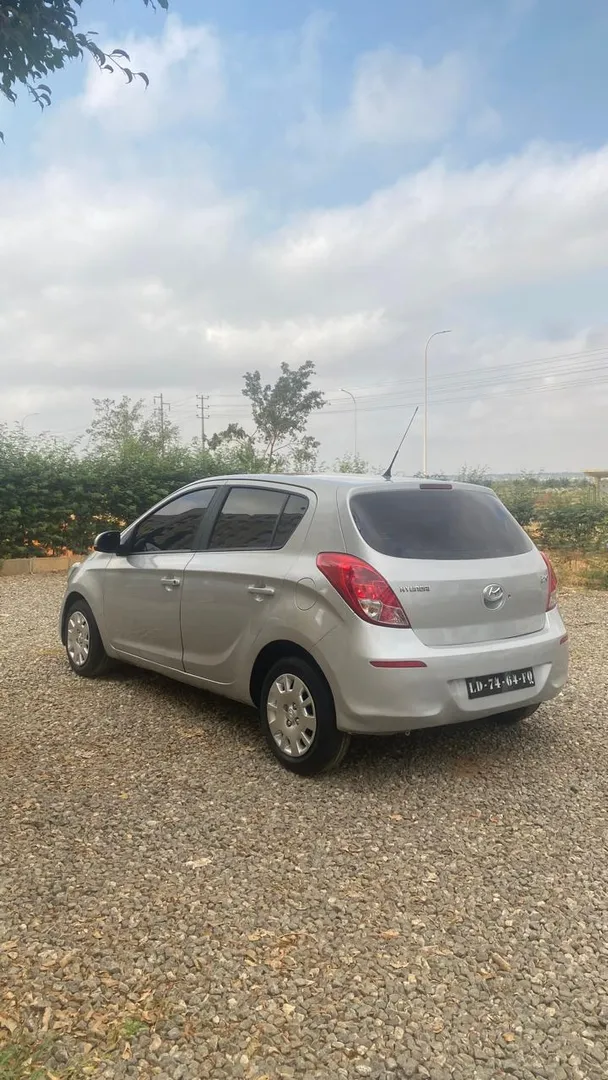 HYUNDAI i20 LIMPO 5