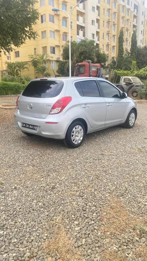 HYUNDAI i20 LIMPO 2