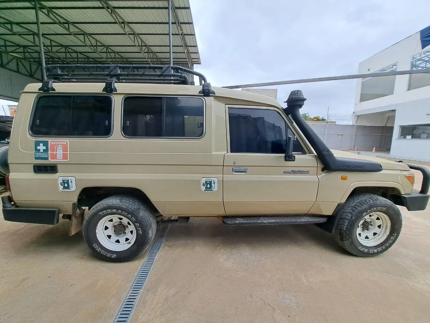 TOYOTA LAND CRUISER SÉRIE 70 (TROOP CARRIER)  5
