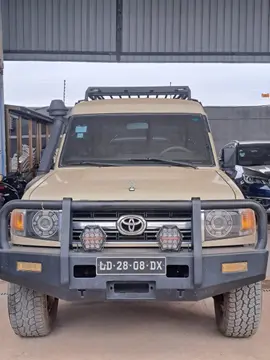 TOYOTA LAND CRUISER SÉRIE 70 (TROOP CARRIER) 