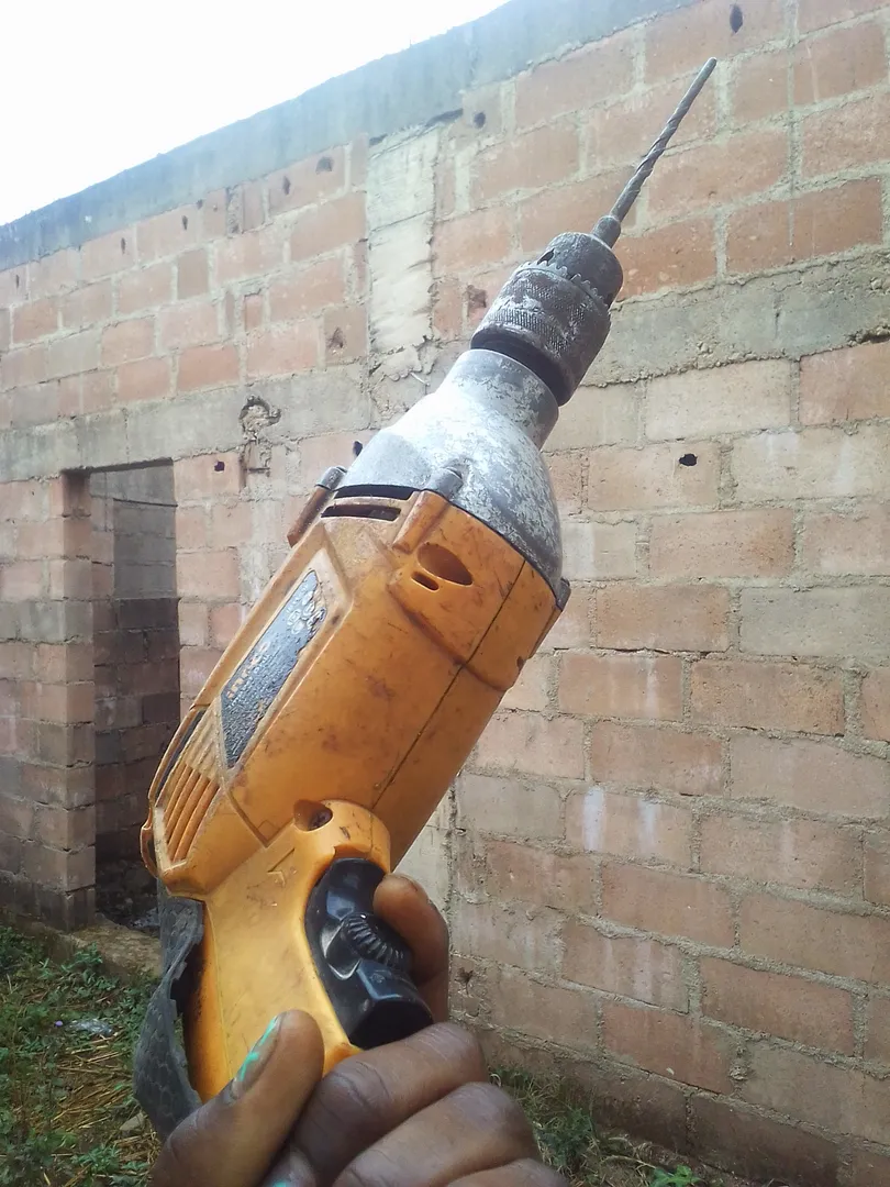 DE-SE BERBEQUIM INGCO 1100 W — HUAMBO Vendo berbequim de impacto da ma 3