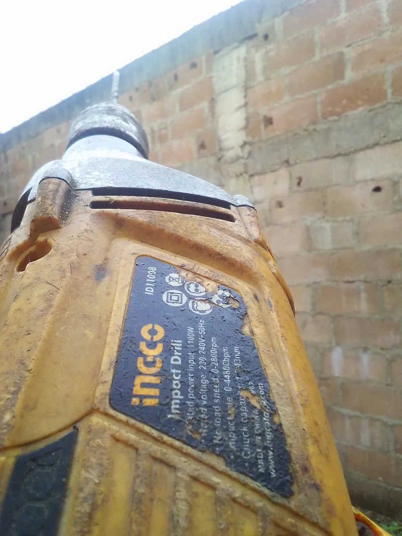 DE-SE BERBEQUIM INGCO 1100 W — HUAMBO Vendo berbequim de impacto da ma 1